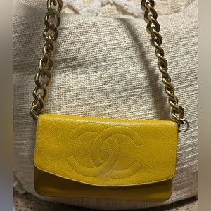 VINTAGE 5 series 97-99 Chanel Wallet. Caviar leather